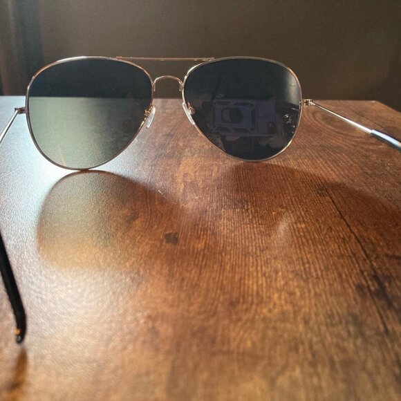 NWOT Unisex Silver Aviator Sunglasses with Gray Lenses with Irridescent Tones - Picture 4 of 6
